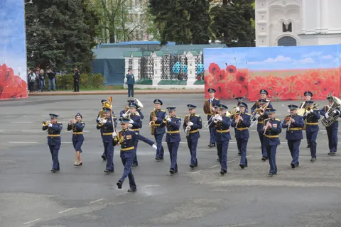 В Ярославле празднуют День Победы: фоторепортаж