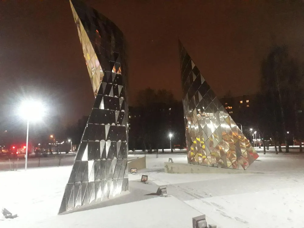 Памятный знак к 100-летию комсомола открыт с дефектом