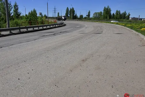 В Ярославле вдоль бордюров можно сажать картошку. Земли хватит