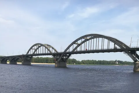 По Волге на палетте: в Рыбинске прохожие спасли двух мальчишек
