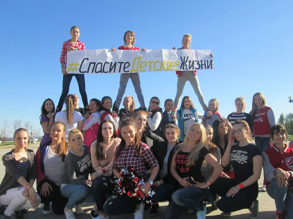 В Ярославле прошел флэшмоб «Будь ярким! Стань заметным!»