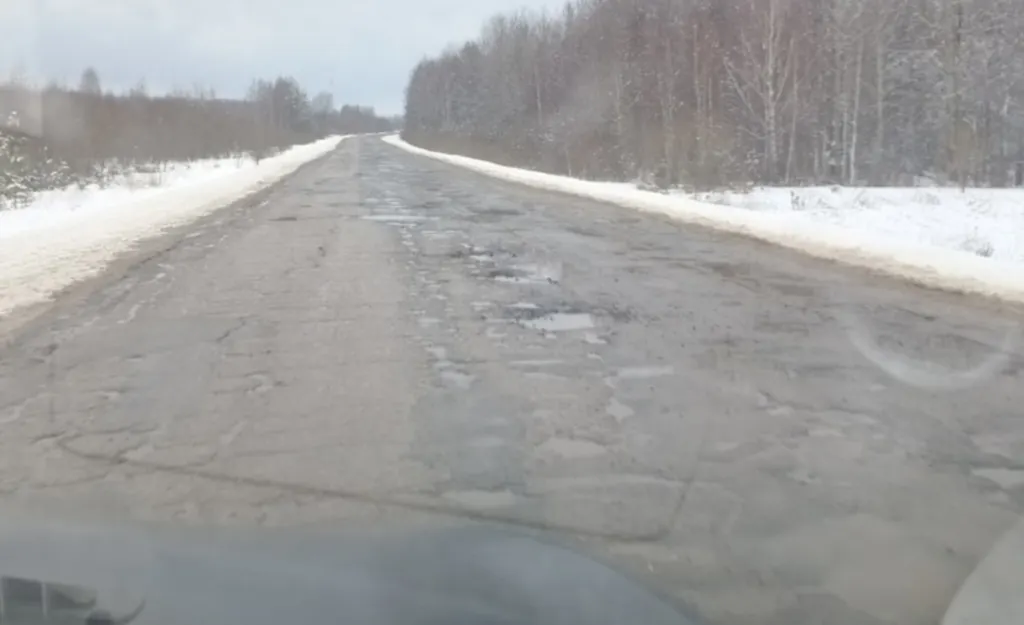 Одна поездка — одна подвеска: ярославцы негодуют из-за состояния дороги