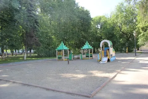 В Ярославле демонтируют детский городок на Первомайском бульваре