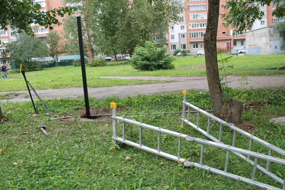 Ярославская школа осталась без забора в учебном году