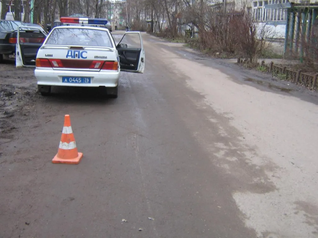 В Ярославской области «пятнадцатая» наехала на молодую женщину