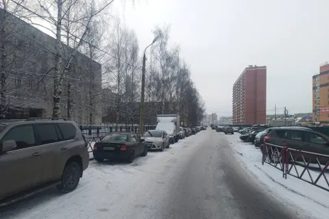 Ярославцы требуют организовать парковку около областной больницы