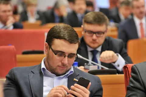 Заседание Думы Ярославской области - крупным планом. С фото