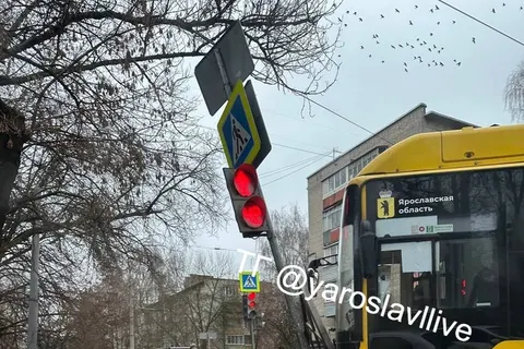 Появилось видео ДТП с участием автобуса в Ярославле