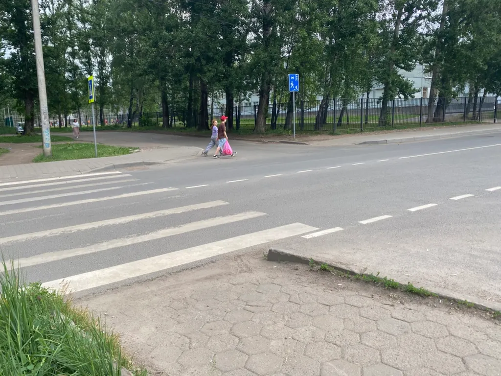 У двух ярославских школ начинают ставить ограждения