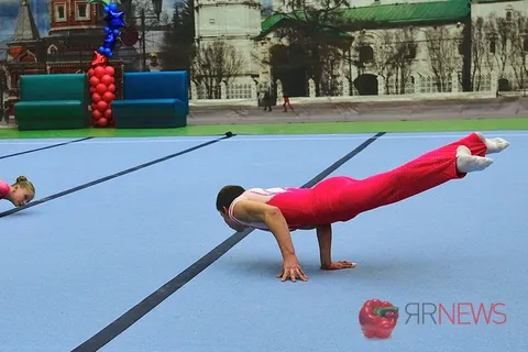 В Ярославле выступили сильнейшие акробаты страны. Фоторепортаж