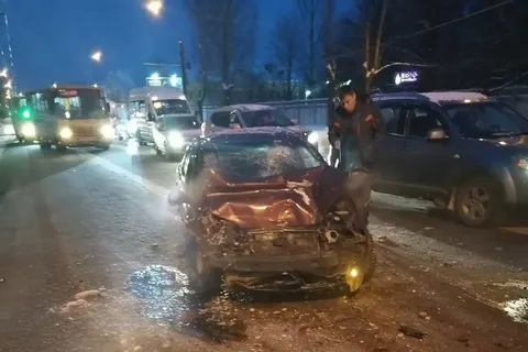 В Ярославле иномарка протаранила рейсовый автобус
