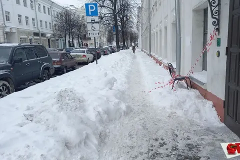 В центре Ярославля обнаружены знаменитые «губернаторские» стулья с ленточками