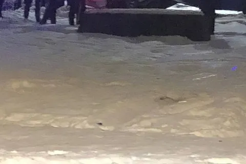 В Рыбинске автомобиль пробил салон автобуса: есть пострадавшие
