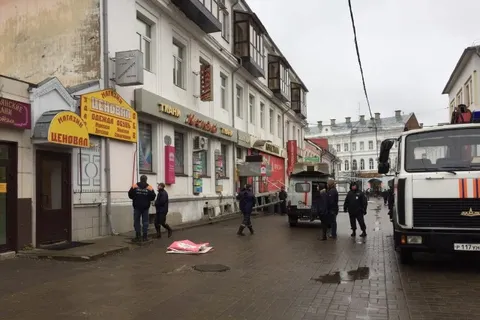 В центре Ярославля демонтировали 14 незаконных рекламных конструкций