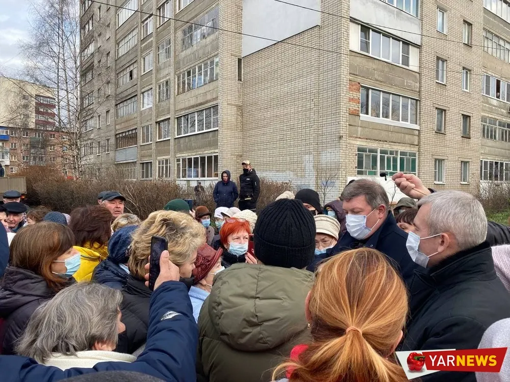 «Нам не нужен пятый магазин!»: зампред ярославского правительства не смог успокоить протестующих жителей