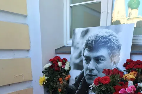 В Ярославле открыли мемориальную доску памяти Бориса Немцова