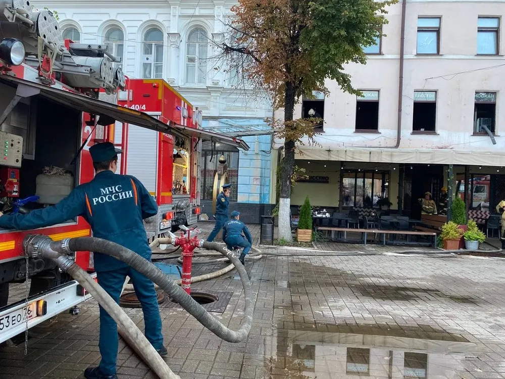 В Ярославле горит кафе на улице Кирова