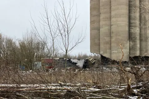 В Ярославле после первого взрыва остановлен снос заброшенных элеваторов