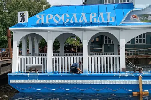 Спущен на воду новый причал для Толги: фото