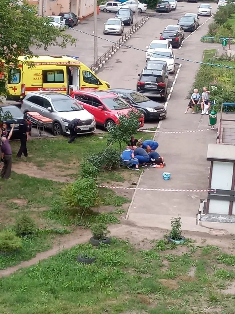 В Ярославле мужчина выпал из окна многоэтажки