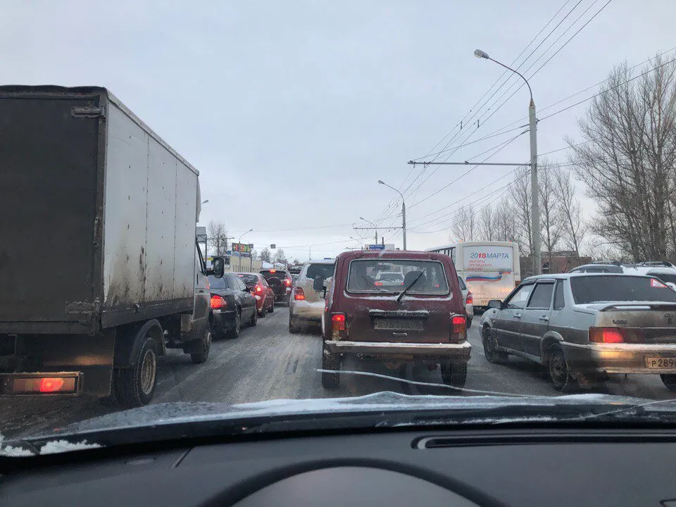 В Ярославле у маршрутки с пассажирами на ходу отвалилось колесо