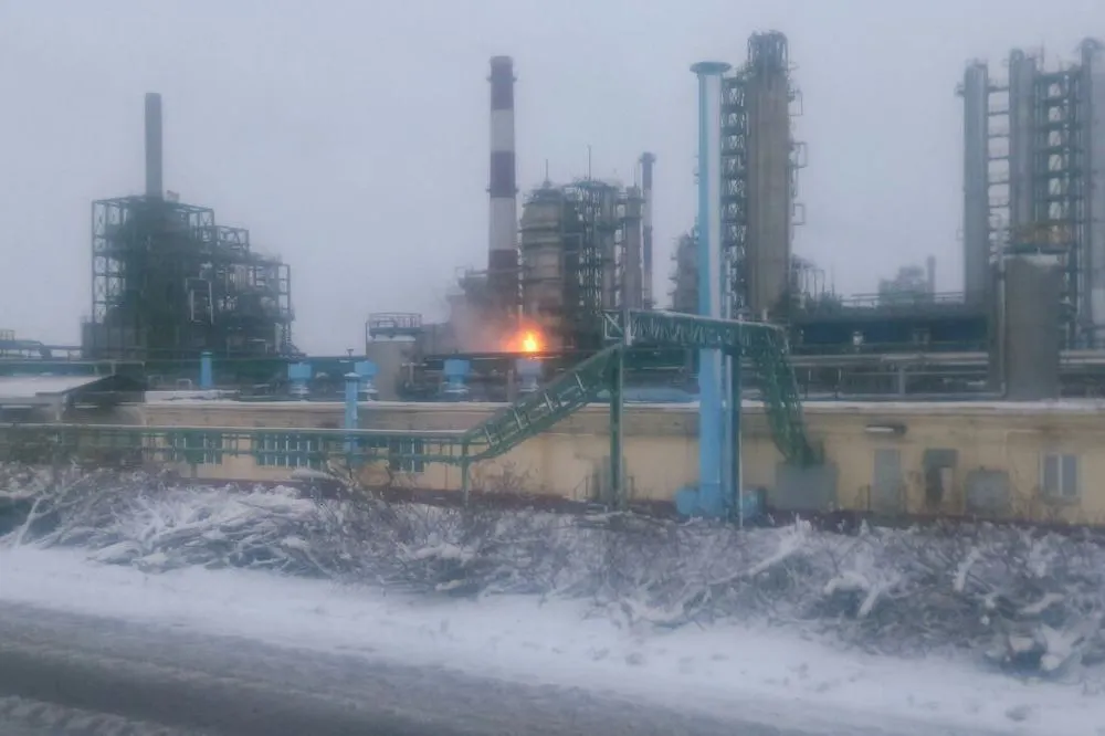  Семьдесят спасателей тушили смертельный пожар на ярославском НПЗ: подробности