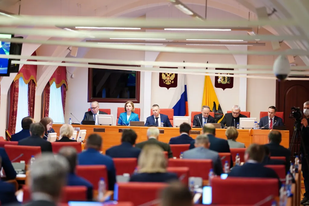Депутаты ярославской облдумы разработали закон о сохранении собственных зарплат