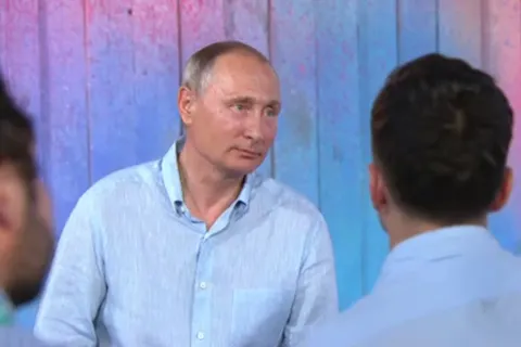 Владимир Путин ответил на вопросы модельера из Ярославля