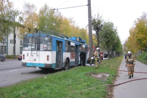 В Рыбинске Ярославской области загорелся троллейбус с пассажирами