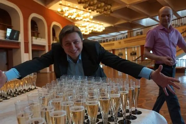 Торжественный вечер, посвященный 20-летию Ярославской областной думы, продолжается сегодня в фейсбуке. С фото