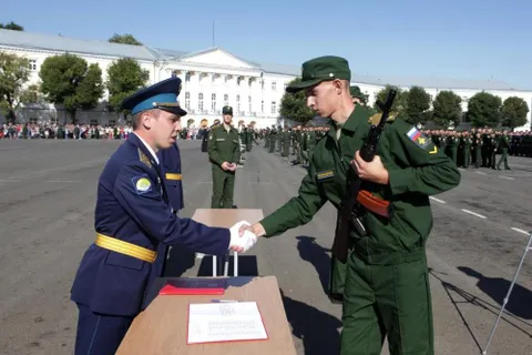 Курсанты Ярославского училища противовоздушной обороны присягнули на верность Родине