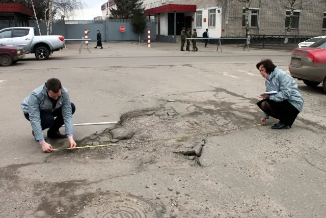 Активисты народного фронта составляли карту «убитых дорог» Ярославля