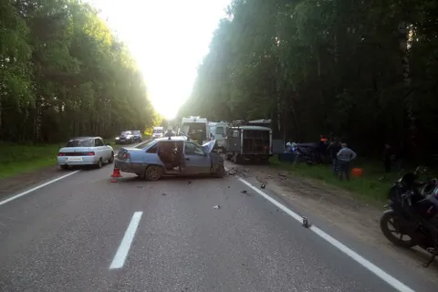 В Ярославской области после лобового столкновения погибли два водителя