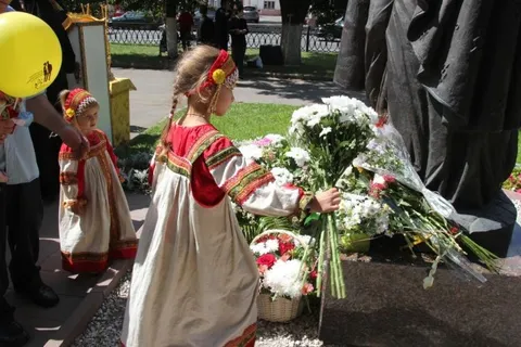 Алексей Малютин, Александр Нечаев и Митрополит Пантелеимон почтили святых Петра и Февронию