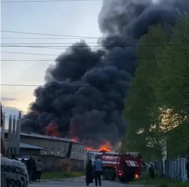 На пожаре завода в Ярославле объявлена локализация открытого горения