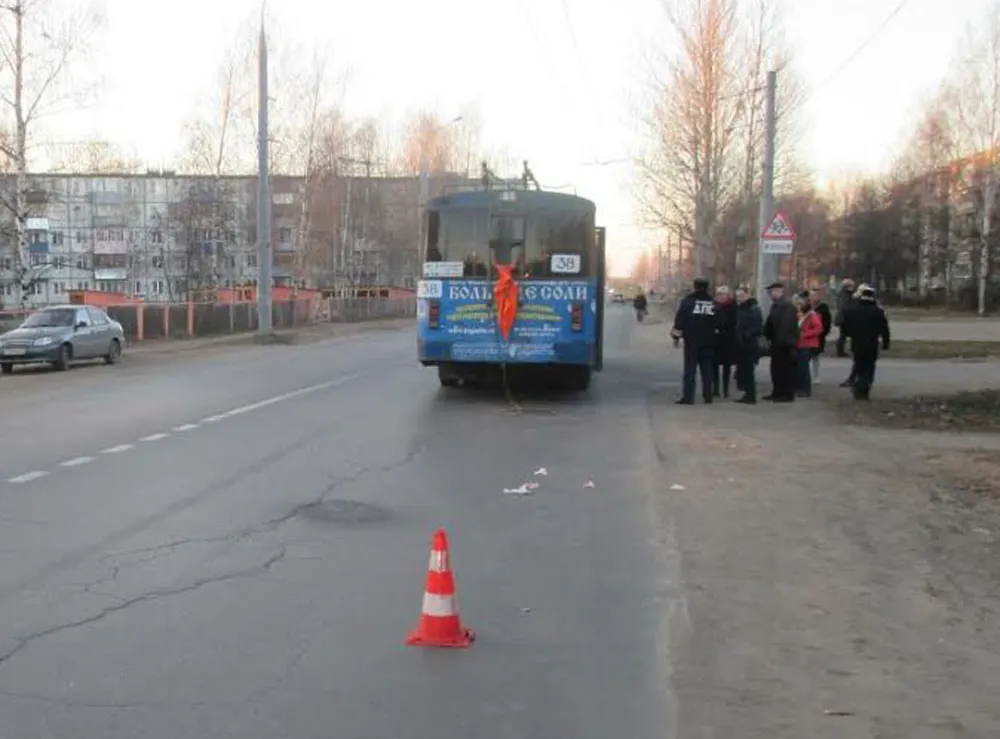В Рыбинске троллейбус сбил мужчину