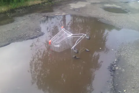 Реки и водопады: в Ярославле затопило несколько улиц