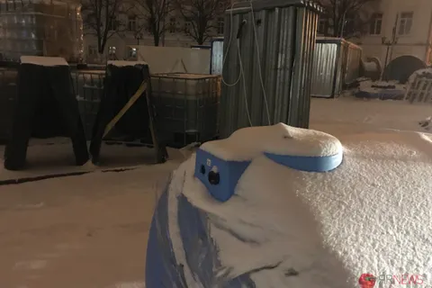 На Советской площади начали монтировать каток