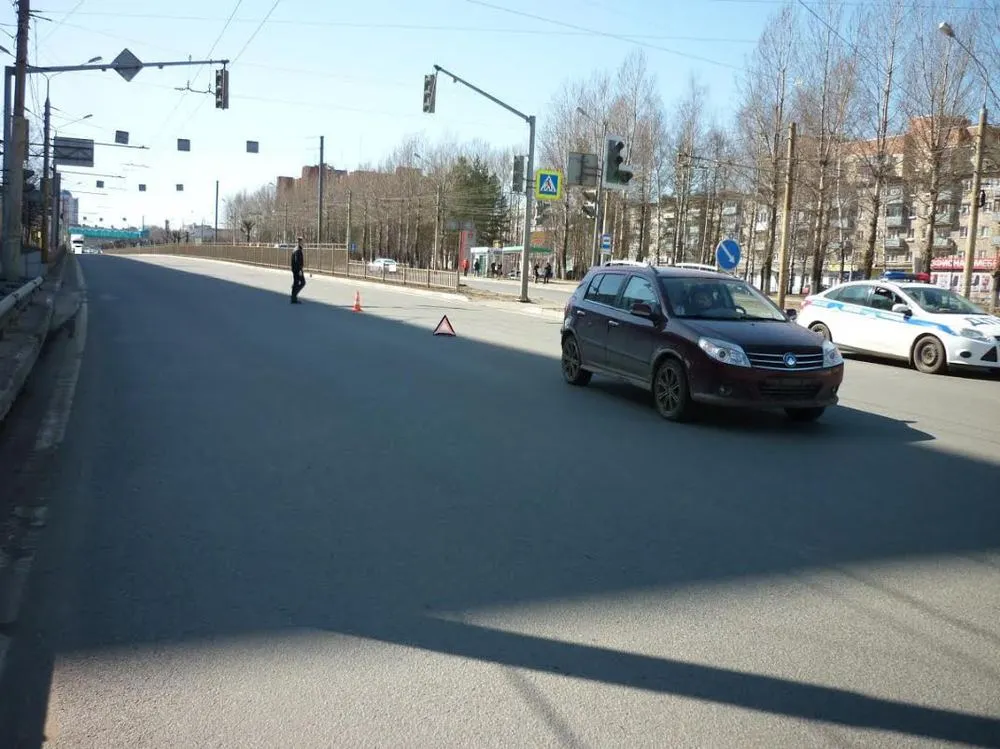 Утром в воскресенье иномарка сбила девушку на Московском проспекте в Ярославле