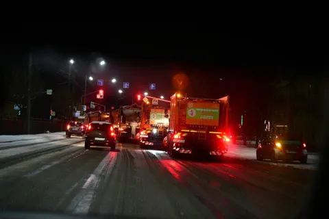 В Ярославле маршрутку развернуло и вынесло в кювет