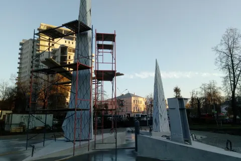 В Ярославле устанавливают памятник комсомолу
