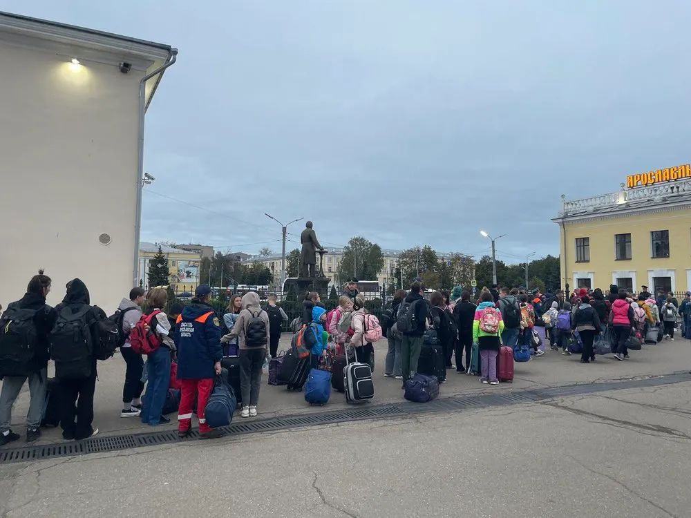 В Ярославскую область приехали дети из ЛНР