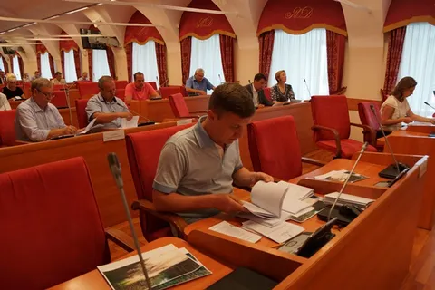 В Ярославской областной думе продолжили обсуждение депутатских поправок в бюджет области на 2015 год