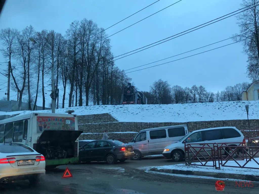 Ярославцы опоздали на работу из-за пробок и сломанного автобуса