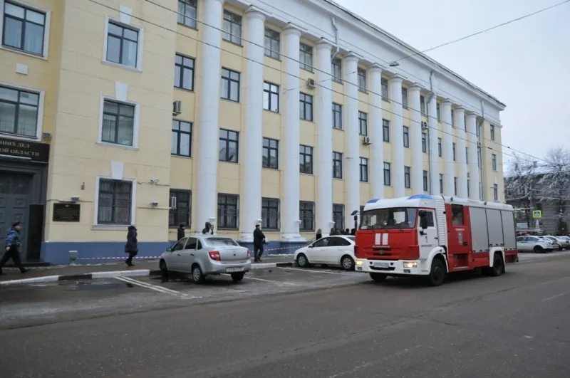 В полицию Ярославля поступило сообщение о минировании здания УМВД