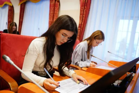 Ко Дню Конституции в Ярославской областной Думе провели правовой экзамен