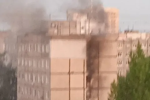 При пожаре в ярославской многоэтажке погиб человек