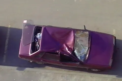 Ярославца при падении с девятого этажа спас автомобиль
