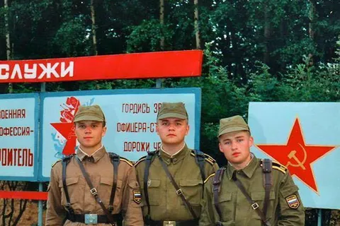 Какими были ярославцы в девяностых: фоторепортаж