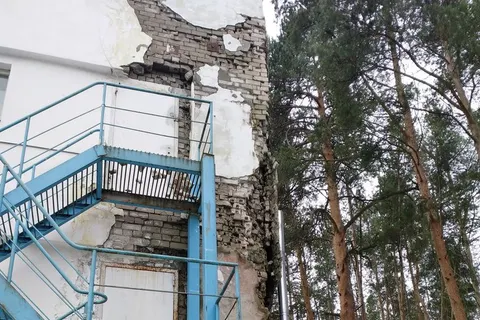В Ярославле давно рушится спорткомплекс, куда приходят заниматься дети